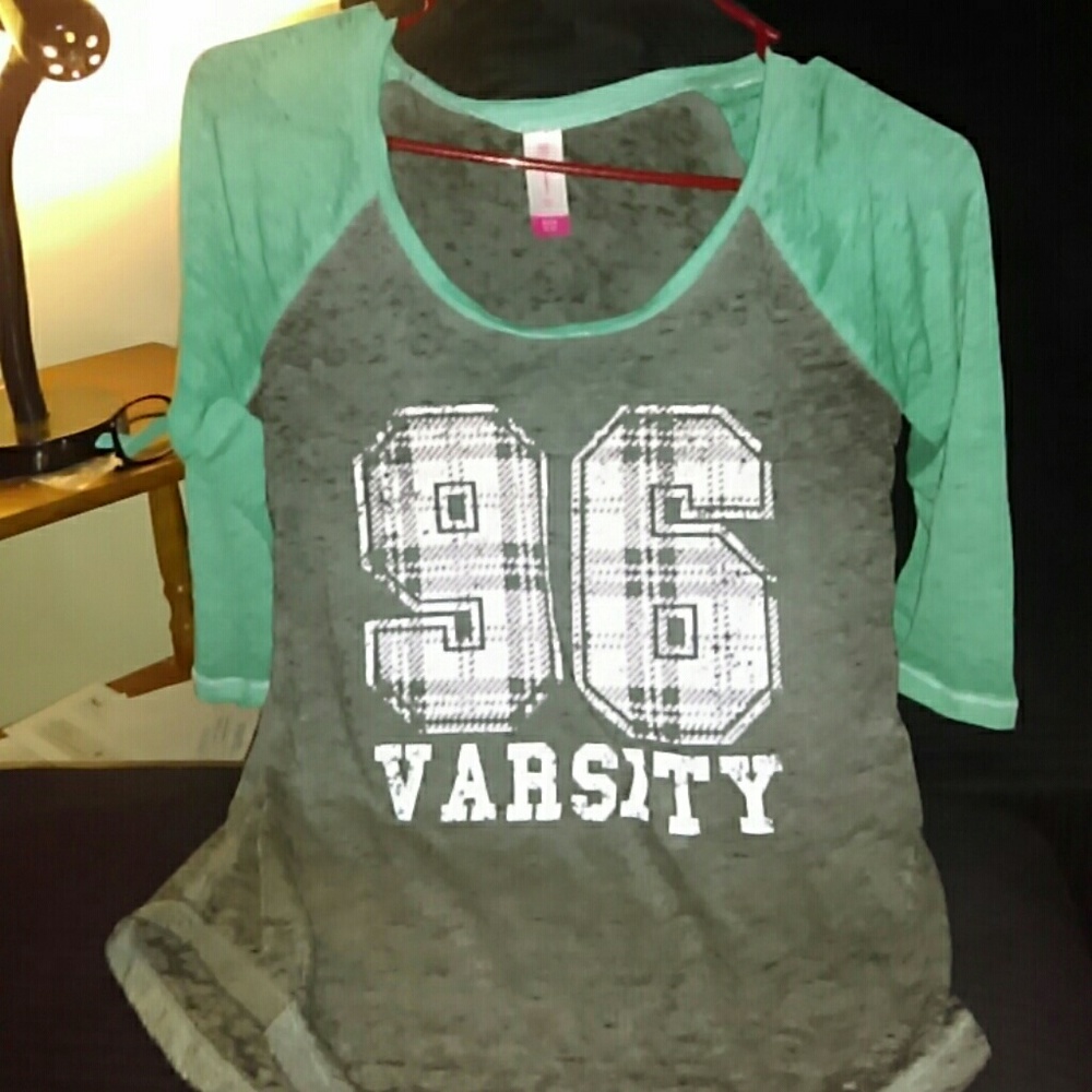 Juniors 3/4 sleeve top