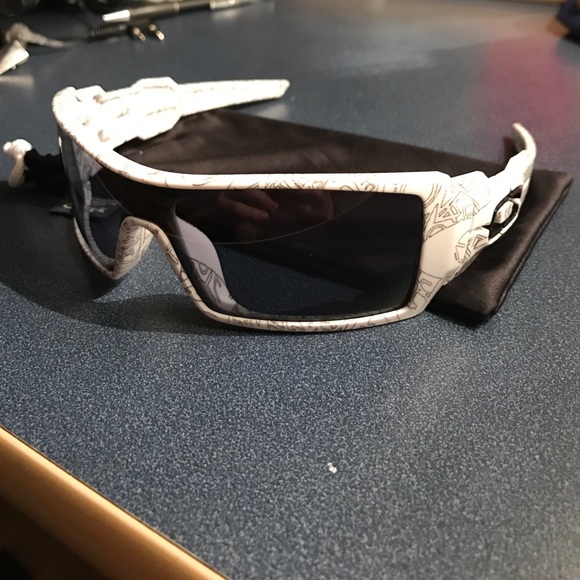 Oakley Other - Oakley Oil Rig, White/Gray