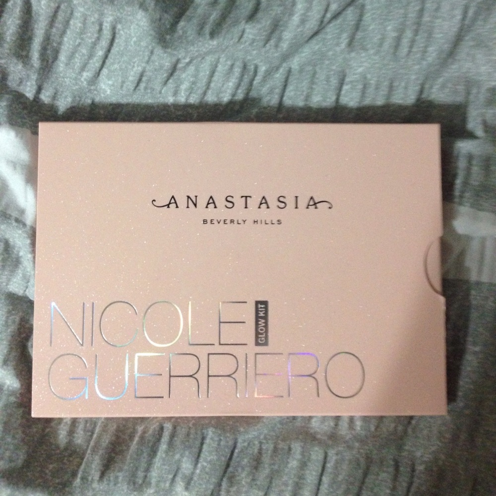 ANASTASIA BEVERLY HILLS GLOW KIT