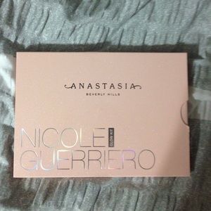 ANASTASIA BEVERLY HILLS GLOW KIT