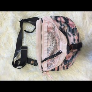 Lululemon Go Lightly Bag