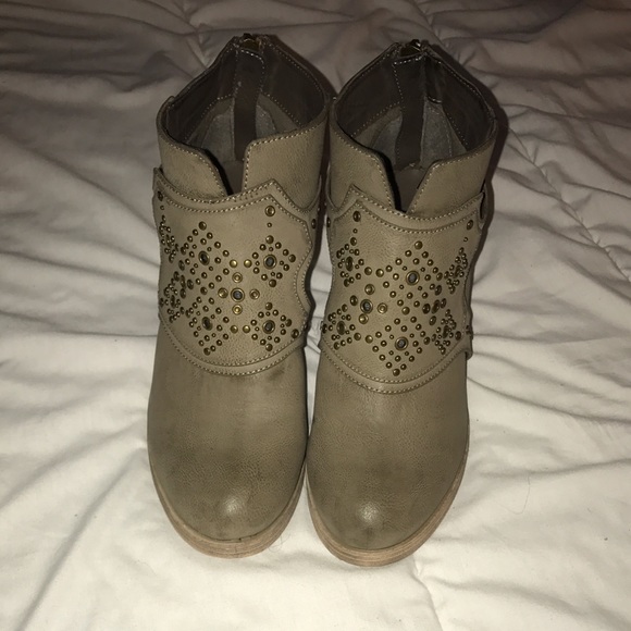 Cute ankle booties from urban outfitters - Picture 2 of 3