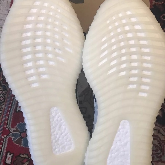 Yeezy 350 V2 Authentic
