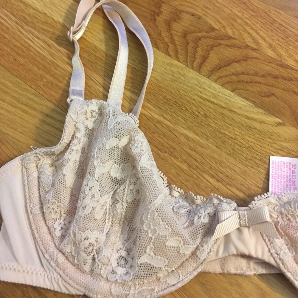NWT Victoria Secret Lace Convertible Bra Unlined
