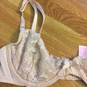 NWT Victoria Secret Lace Convertible Bra Unlined