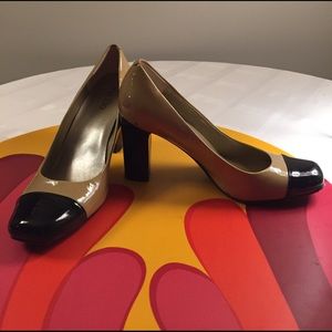 Me Too two-tone pumps | Size 9