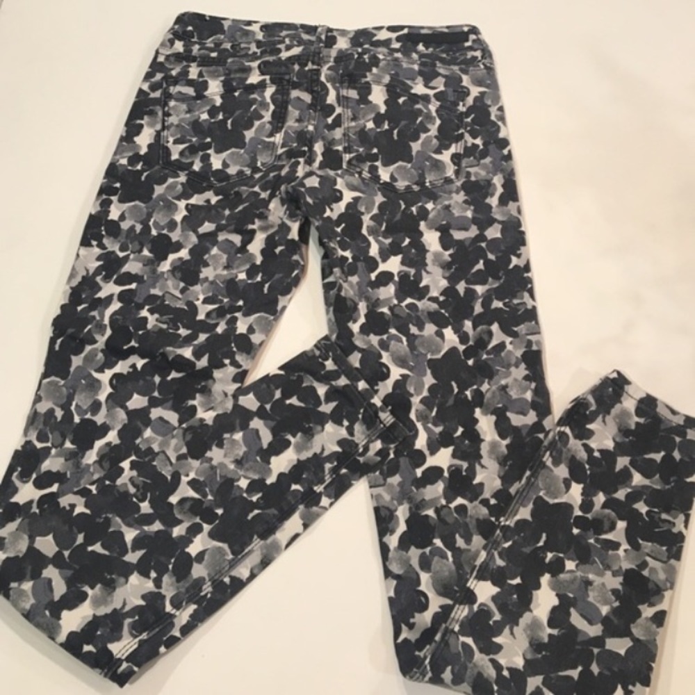 EXPRESS Floral Black & White Skinny Jeans Size 2