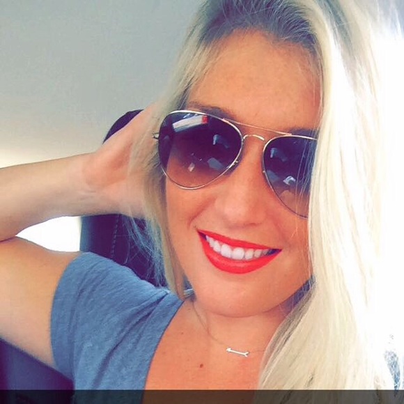 💋MEET YOUR POSHER PAIGE 💋 - Picture 3 of 3