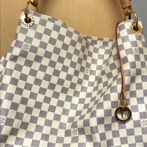 Designer inspired purse! Great bag for summer!