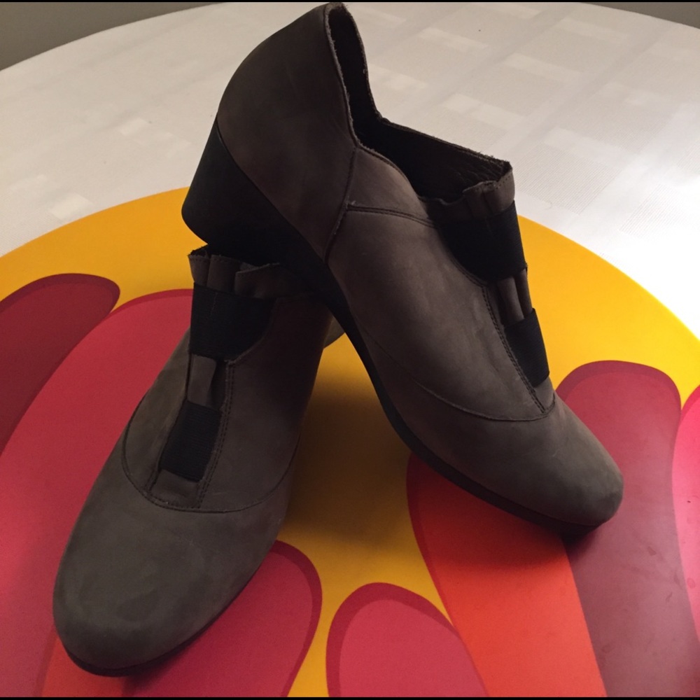 Mephisto Gray Suede Wedges | Size 9