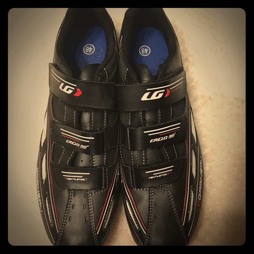 Cycle shoes with shimano clips