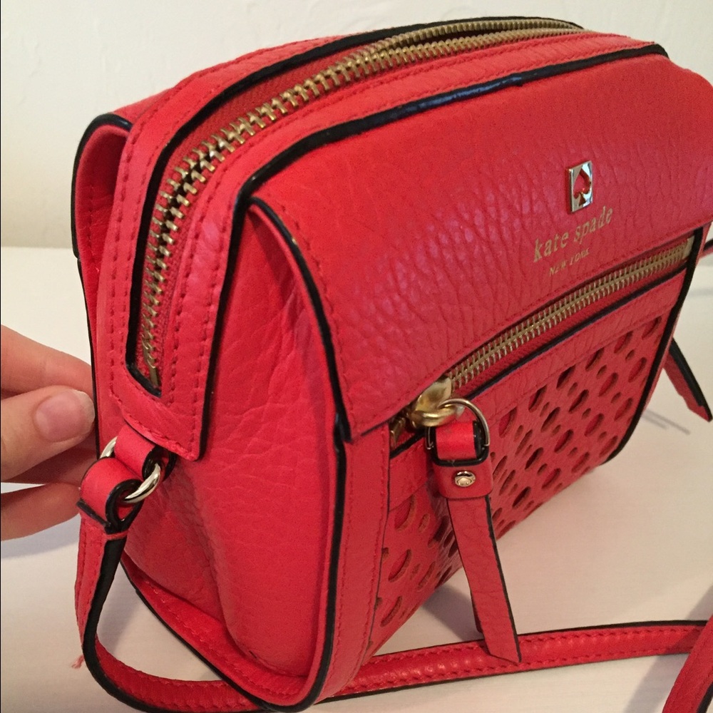 Mid - size, cross body Kate Spade purse - Picture 2 of 4