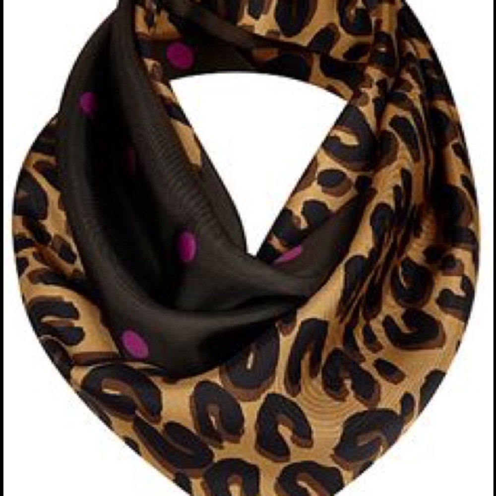 Louis Vuitton leopard snood.