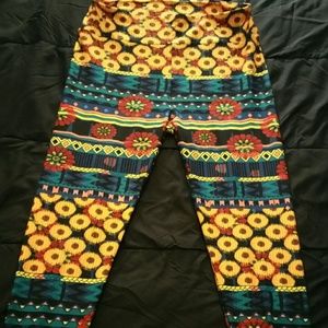 SALE ENDS SUNDAY** lularoe TC leggings