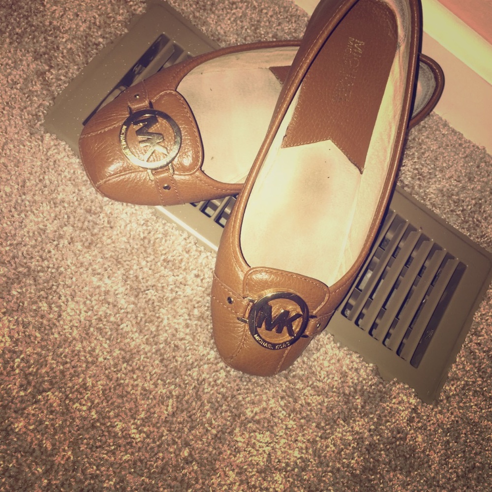 Michael Kors nude flats