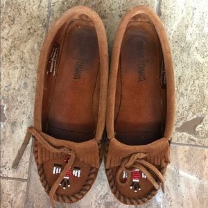Minnetonka Suede moccasin