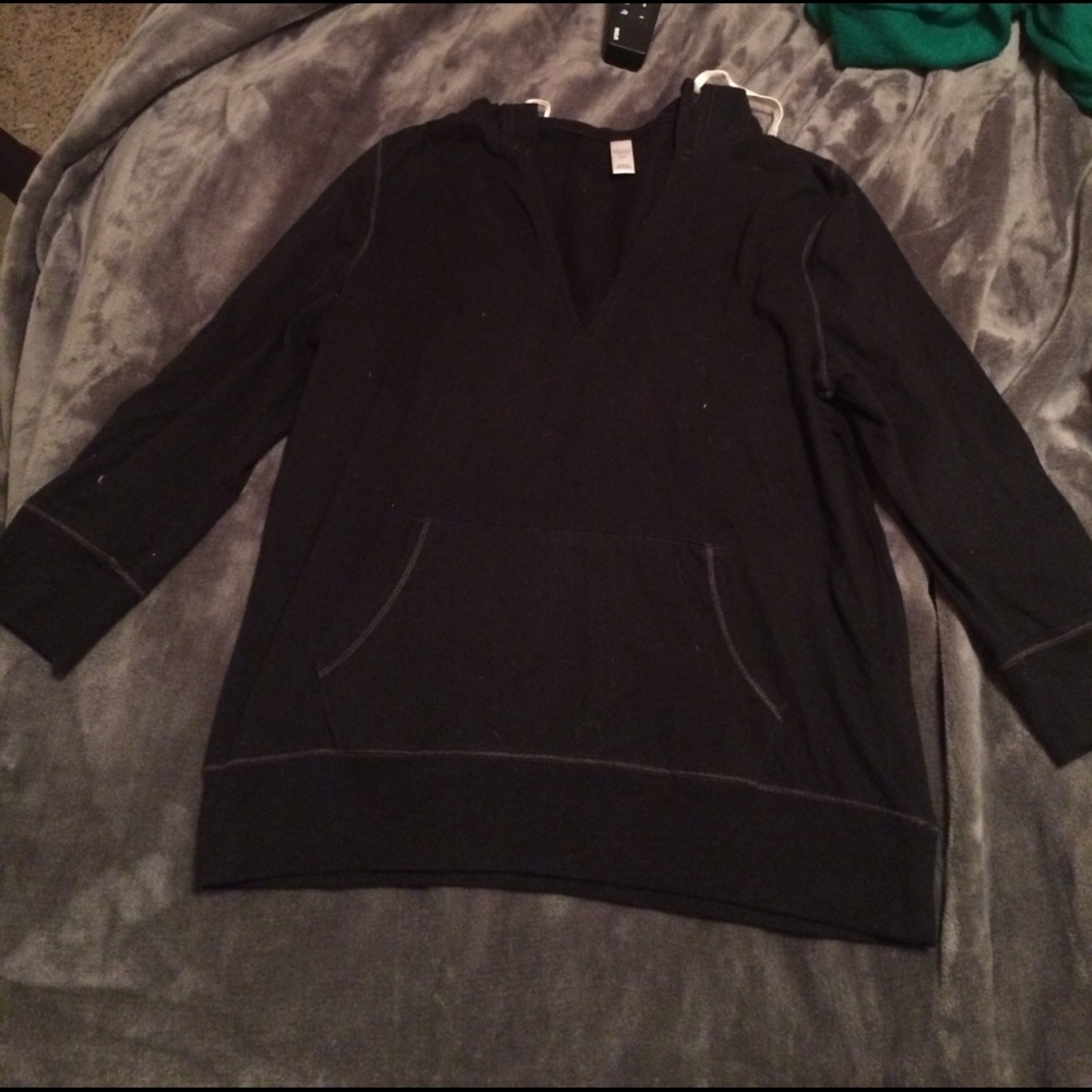 3/4 black v neck with hoodie