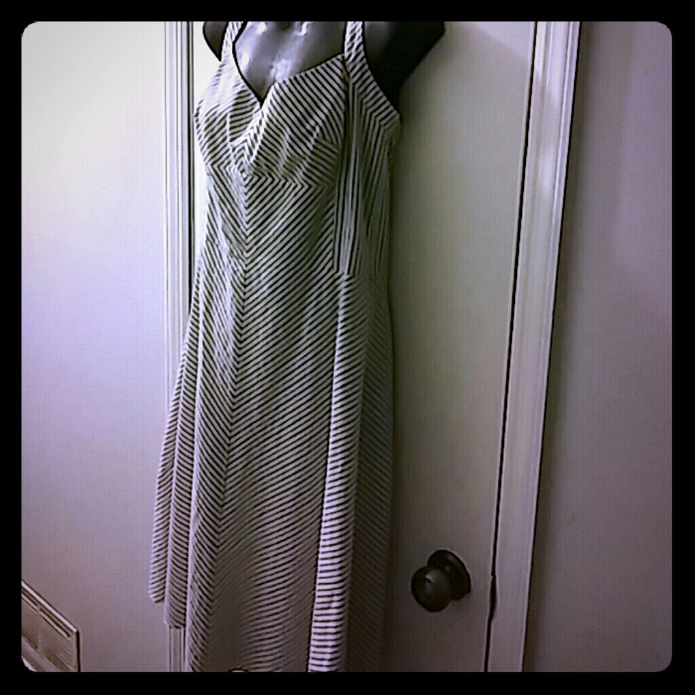 ****SOLD***Ann Taylor LOFT Sun Dress