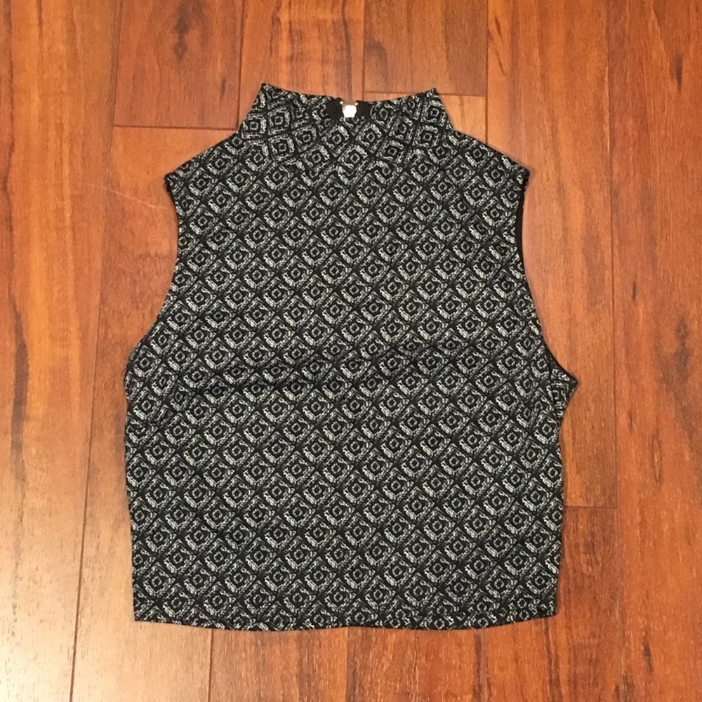 black crop top