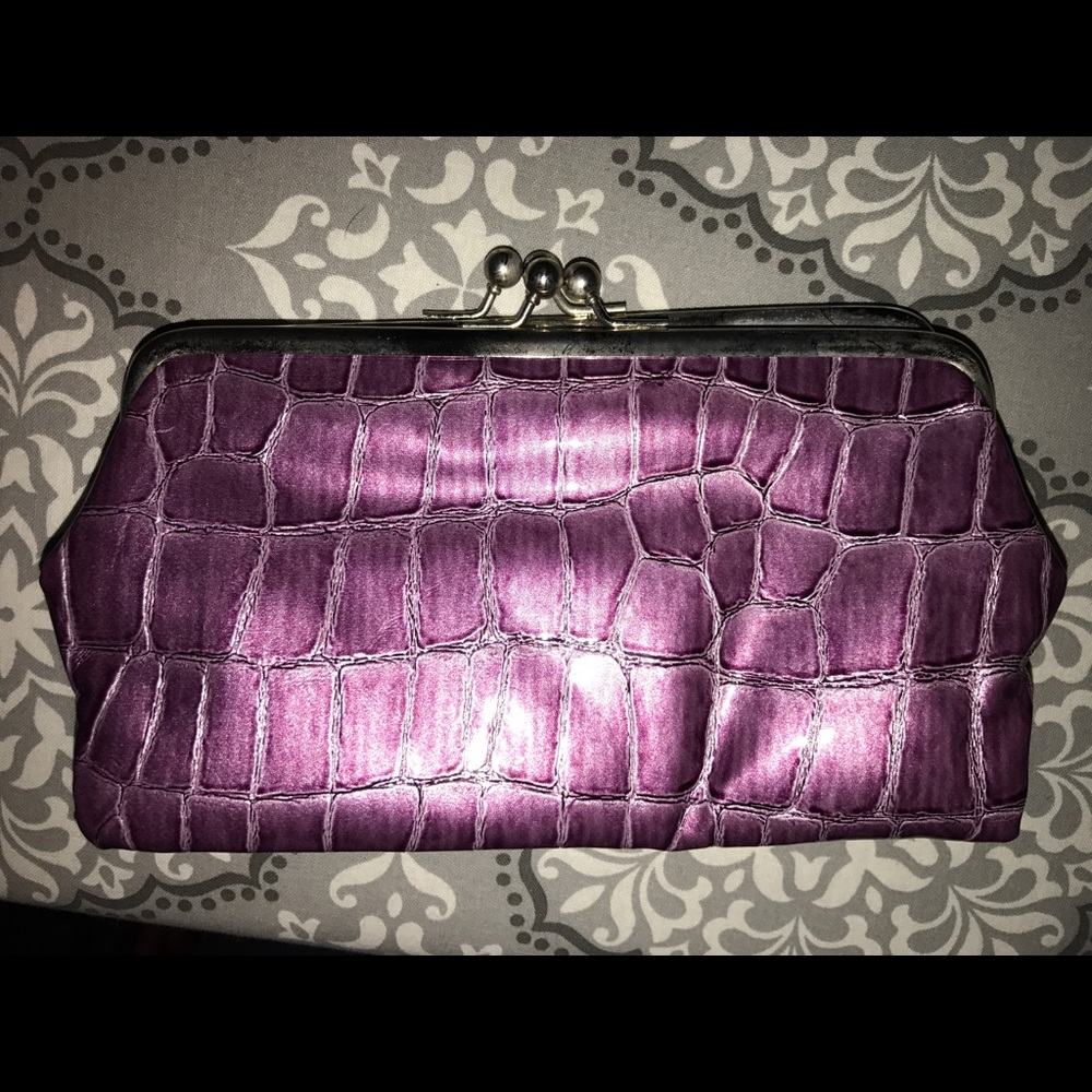 NWOT PURPLE CLUTCH.