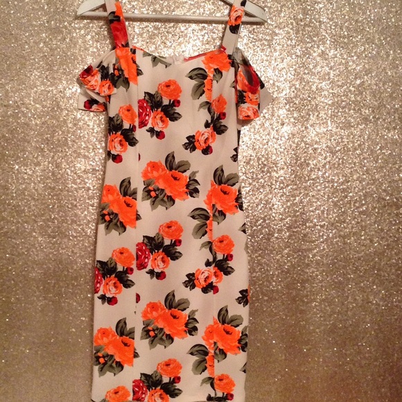 ❗GONE TODAY SALE❗️FLORAL DRESS SO CUTE! - Picture 2 of 3