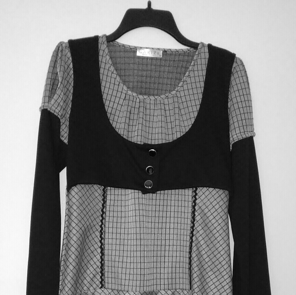 New w/o tags vlk & grey vested dress. Too cute!!