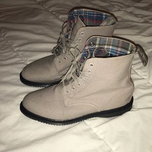 Grey dr. martens combs boot