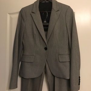 Woman's Express suite Jacket size 6 pants size 2R