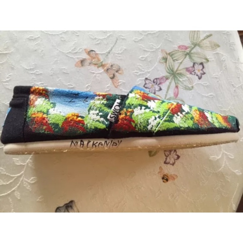Hand painted Toms - Picture 3 of 3