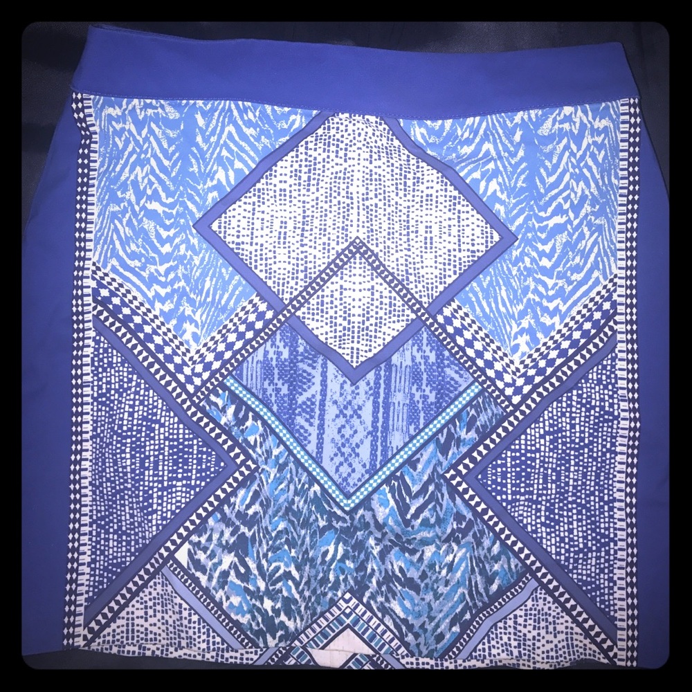 Blue and white patterned mini skirt