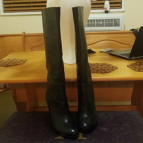 Vince Camuto Signiture - Picture 2 of 4