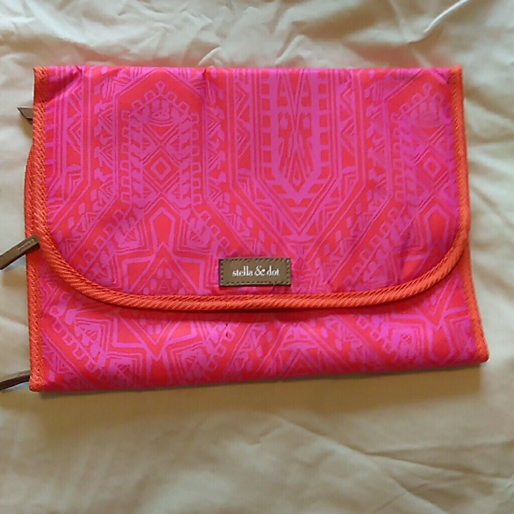 Stella and Dot Hang On