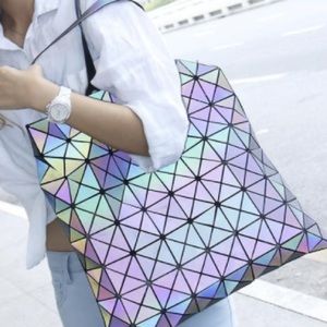 Geometric Holographic Purse