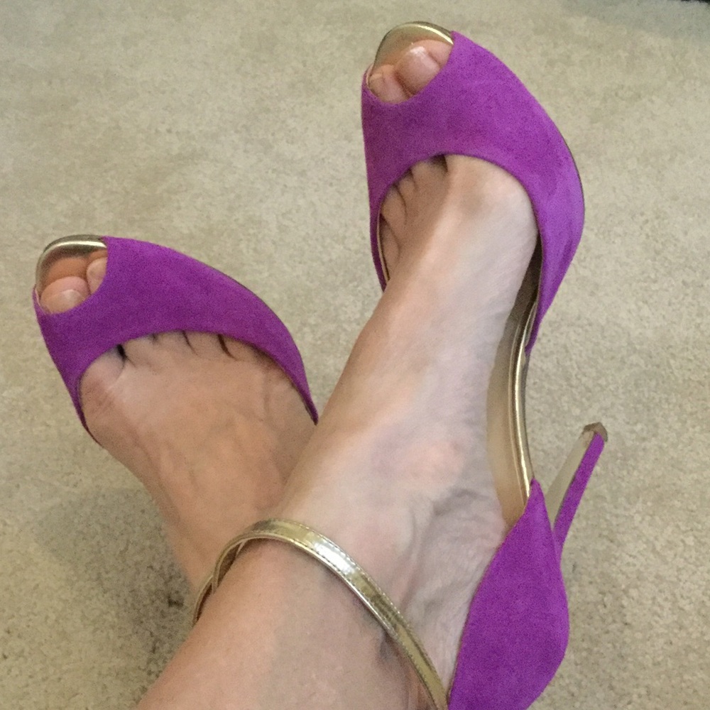 💕Yvanka Trump suede stihlettos. 🔥