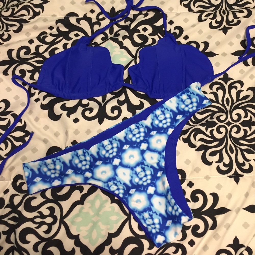 Scalloped Tie Dye Reversible bikini
