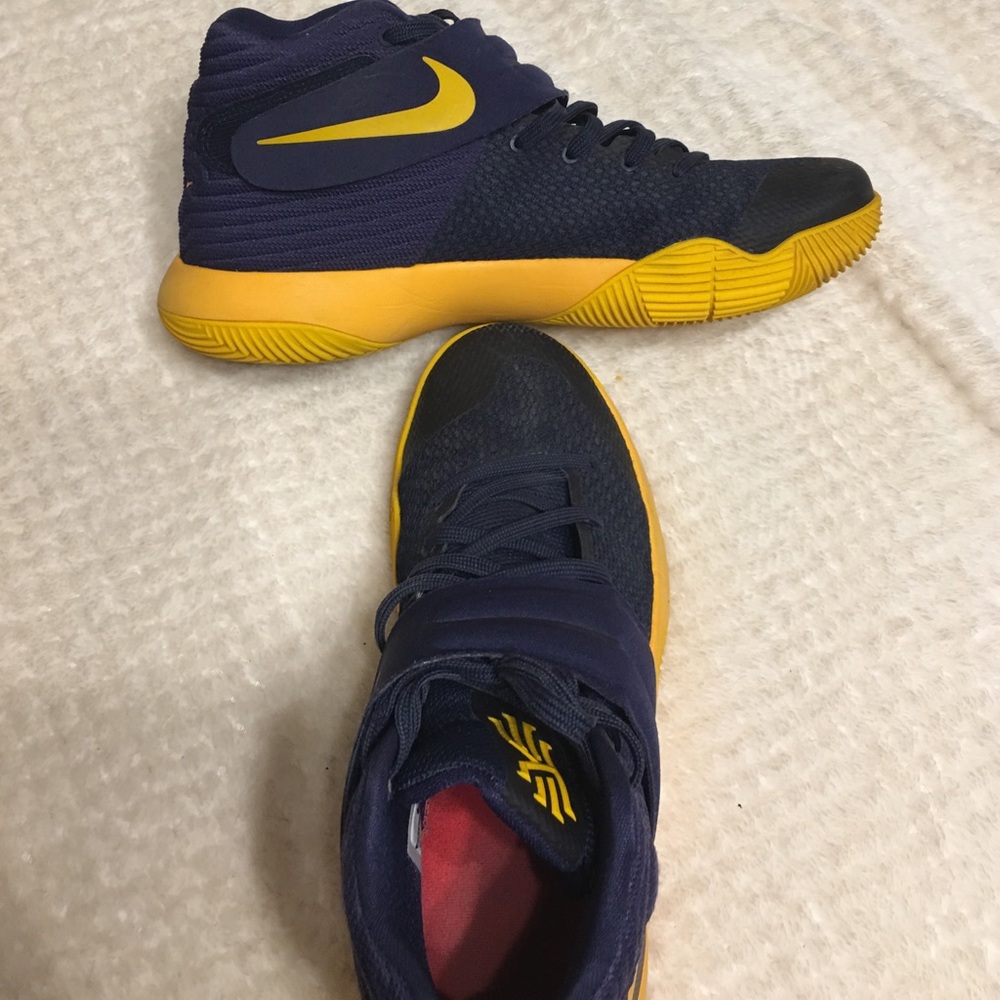 Nike Kyrie 2 size 10.5