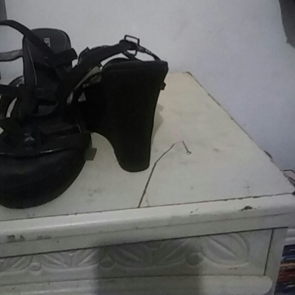 Strappy black wedges - Picture 4 of 4