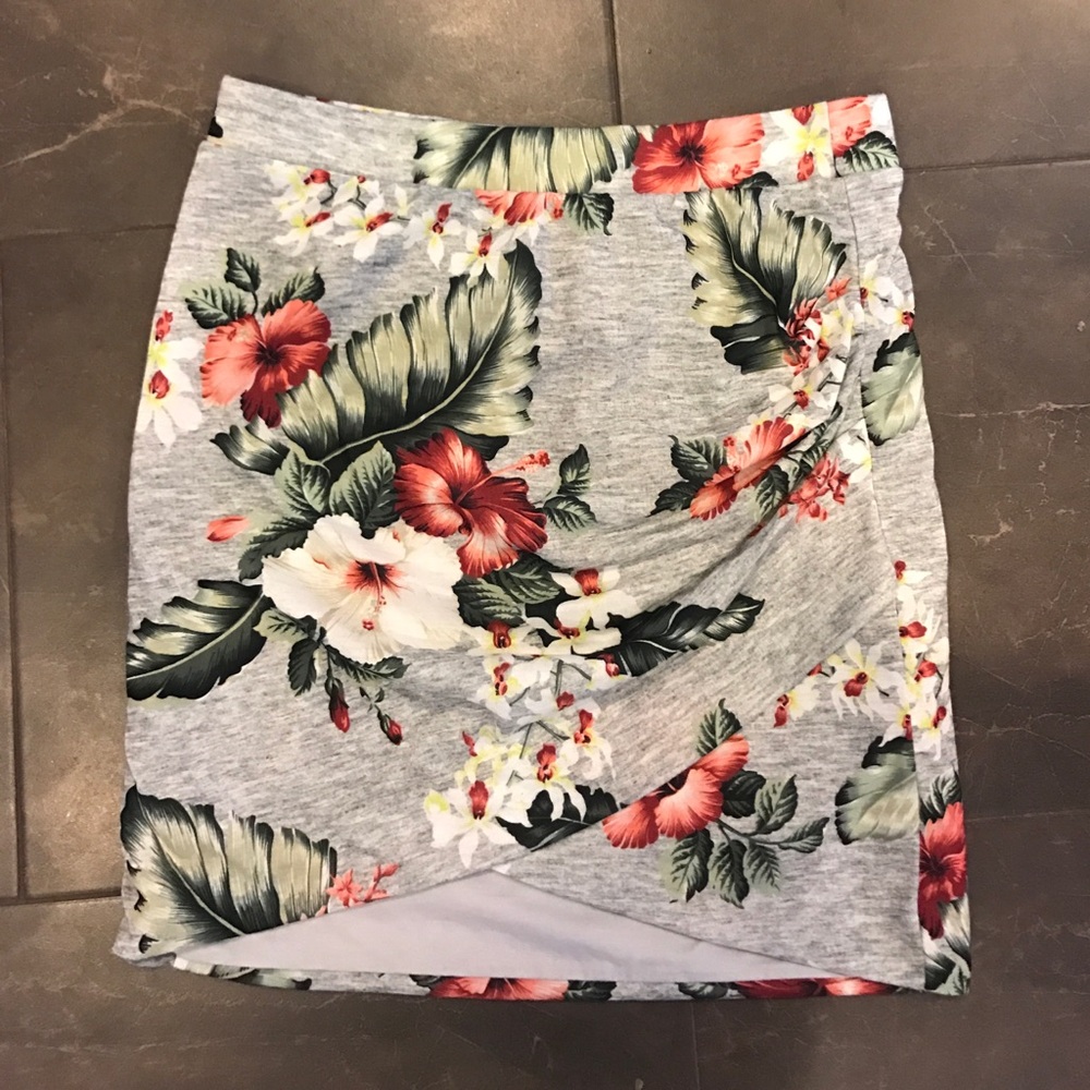🚫SOLD 🚫ZARA tropics Skirt