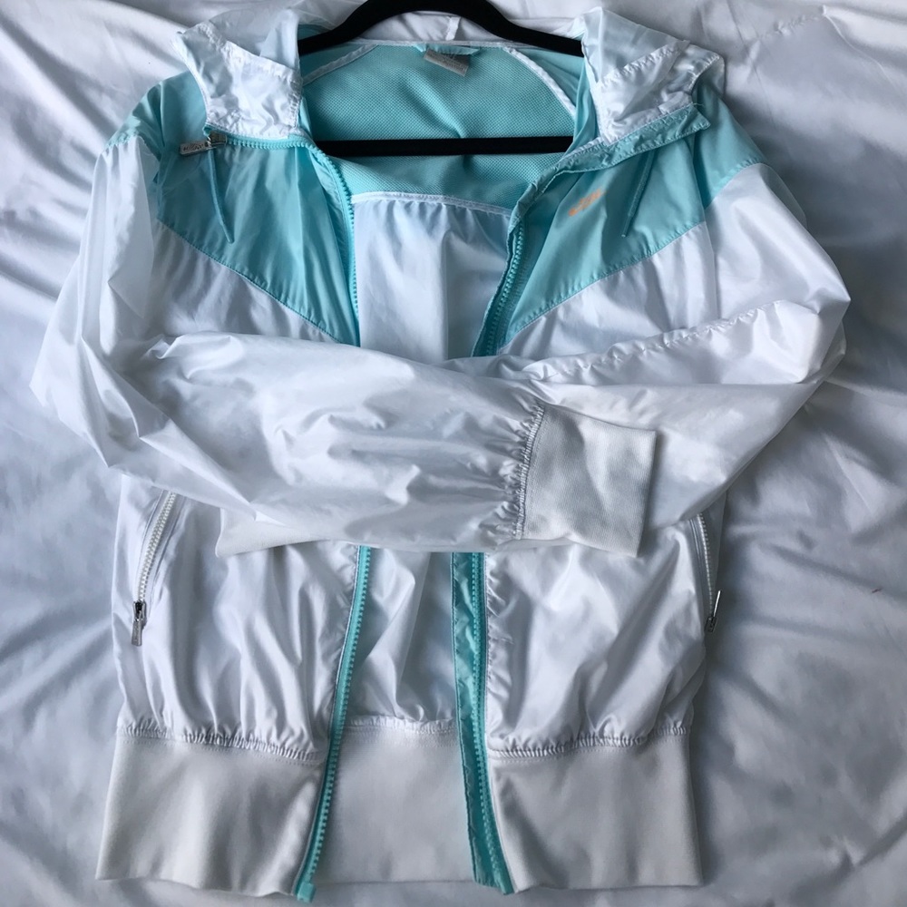 Women's Nike windbreaker