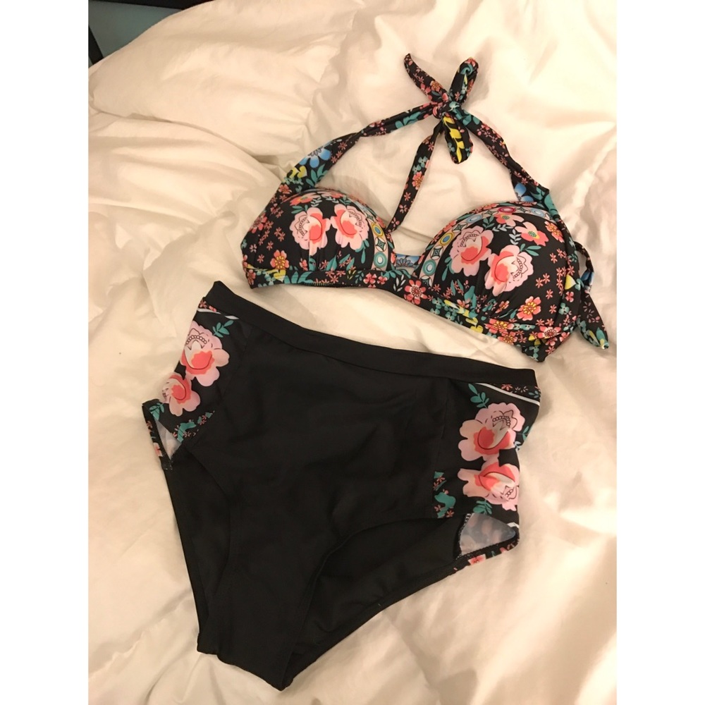 BRAND NEW Floral bikini high waisted !!