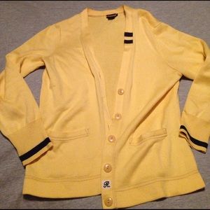 Beautiful yellow cardigan!