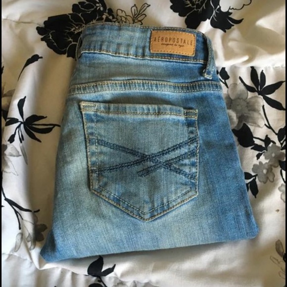 AEROPOSTALE MEDUIM WASH JEANS - Picture 2 of 2