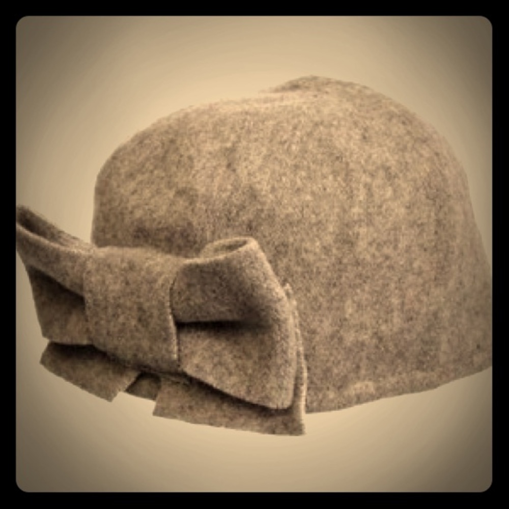 Helene Bergman Black and Gray Wool pull on hat