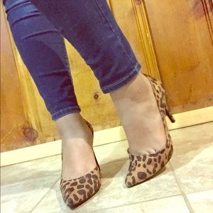 *BRAND NEW Leopard print pumps.