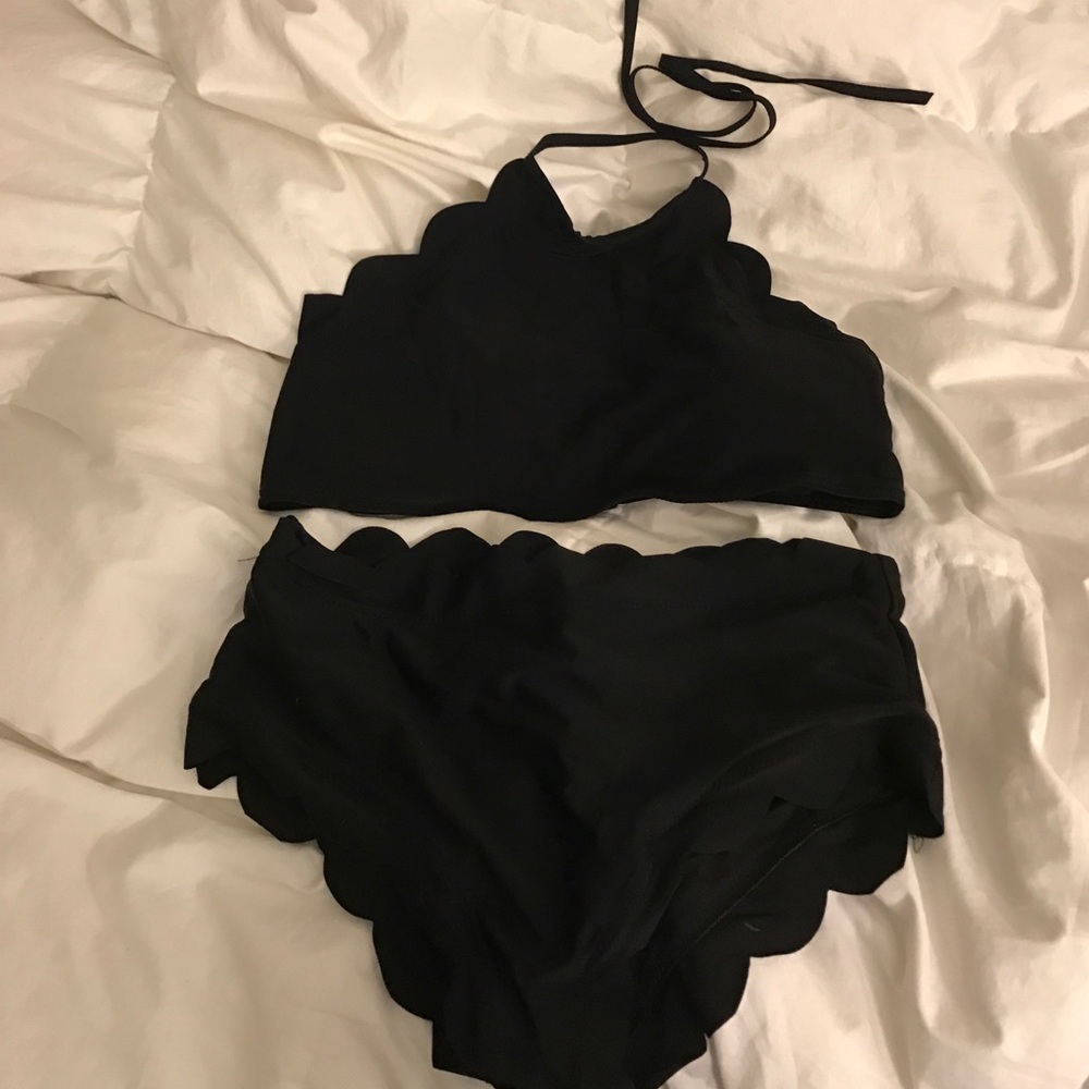 BRAND NEW Scallop bikini
