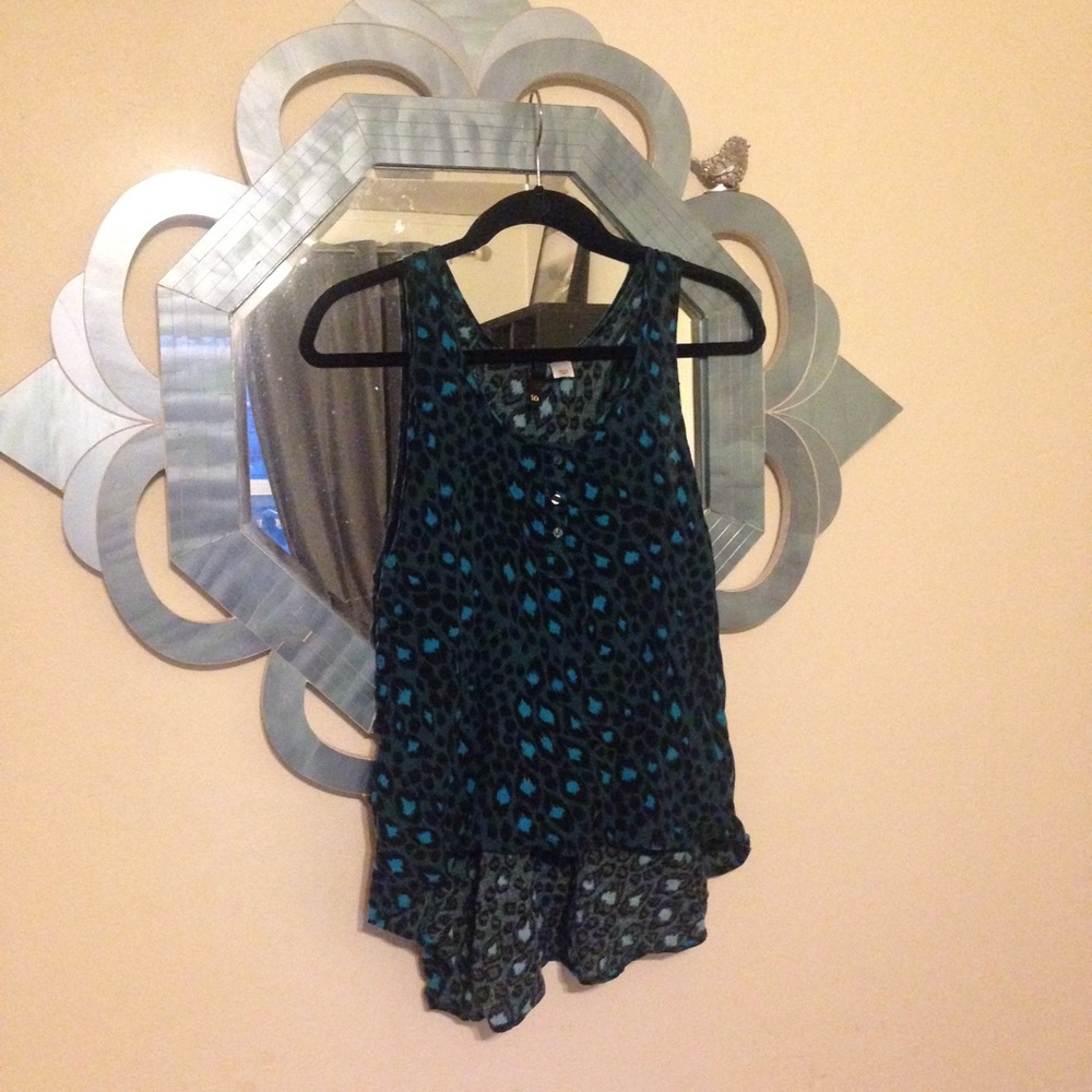 Fun top! - Picture 2 of 4