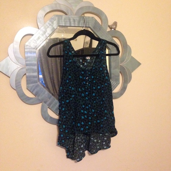 Fun top! - Picture 2 of 4