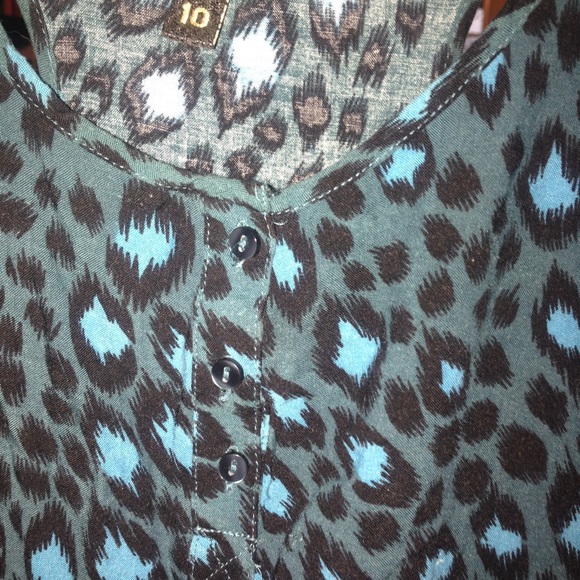 Fun top! - Picture 3 of 4