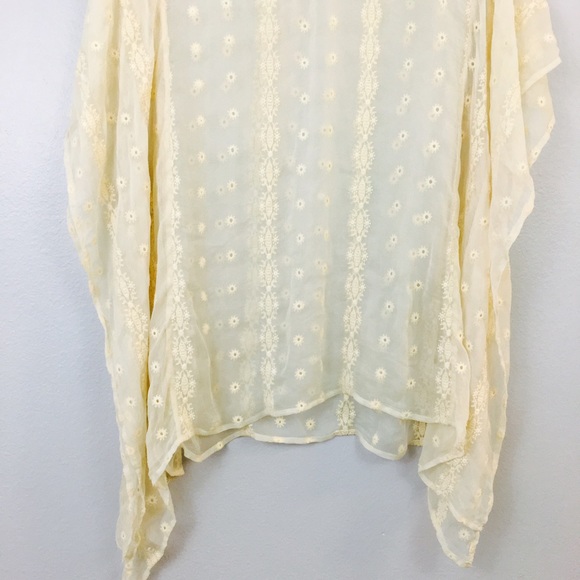 Dolce Cabo Ivory Web Sleeve Lace Blouse! - Picture 3 of 6