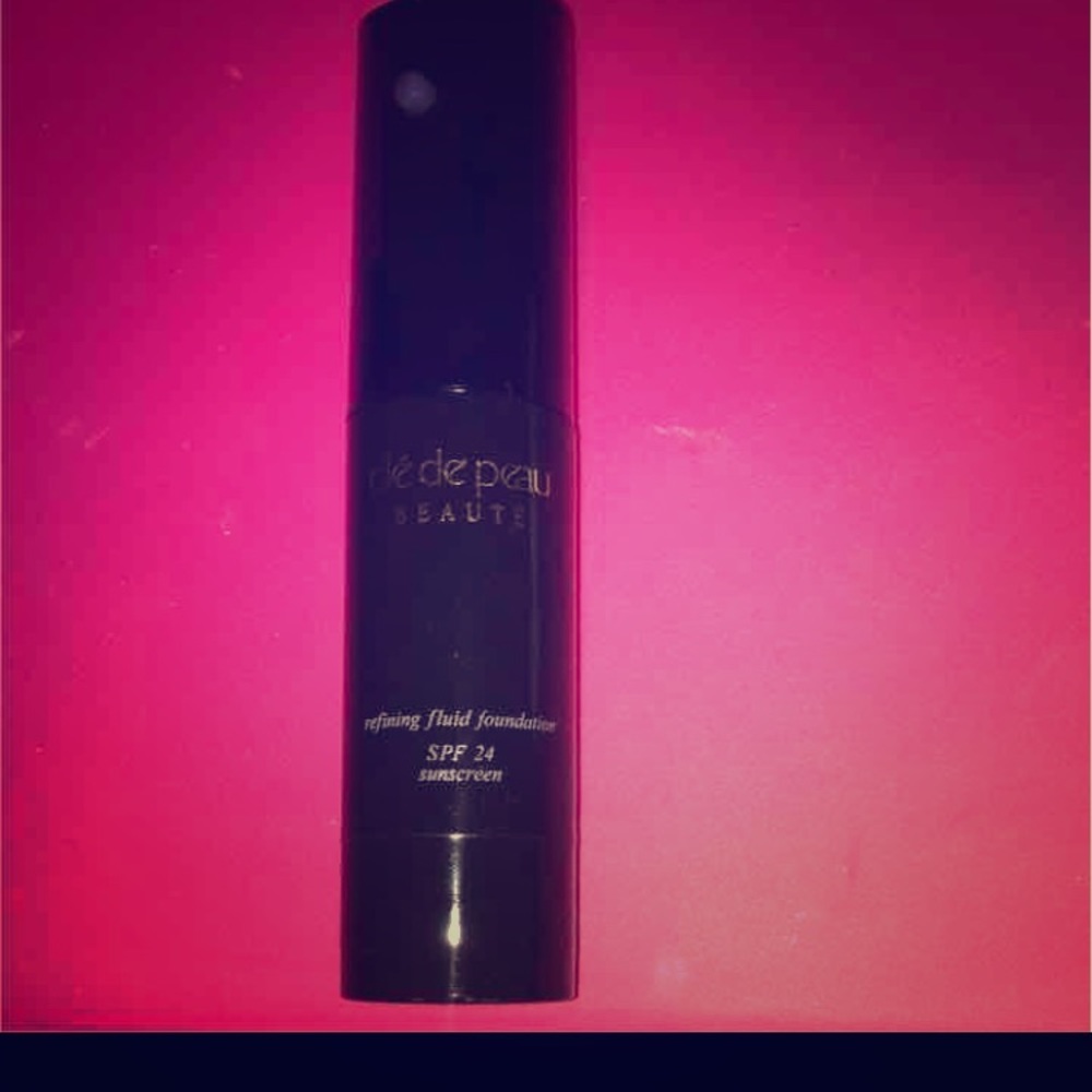 Cle De Peau Refining Fluid Foundation